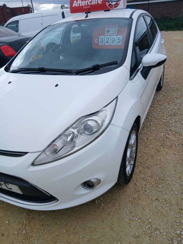 Ford Fiesta 1.25 Zetec 5dr [82] Hatchback Petrol White