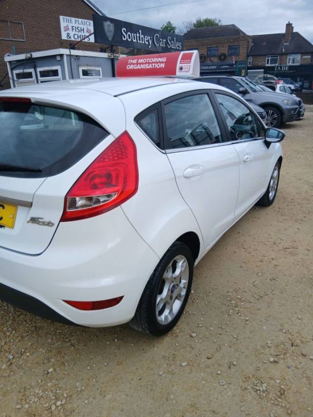 2011 Ford Fiesta 1.25 Zetec 5dr [82]