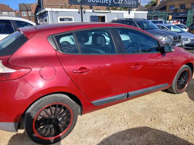 Renault Megane 1.6 16V Expression 5dr Hatchback Petrol Red